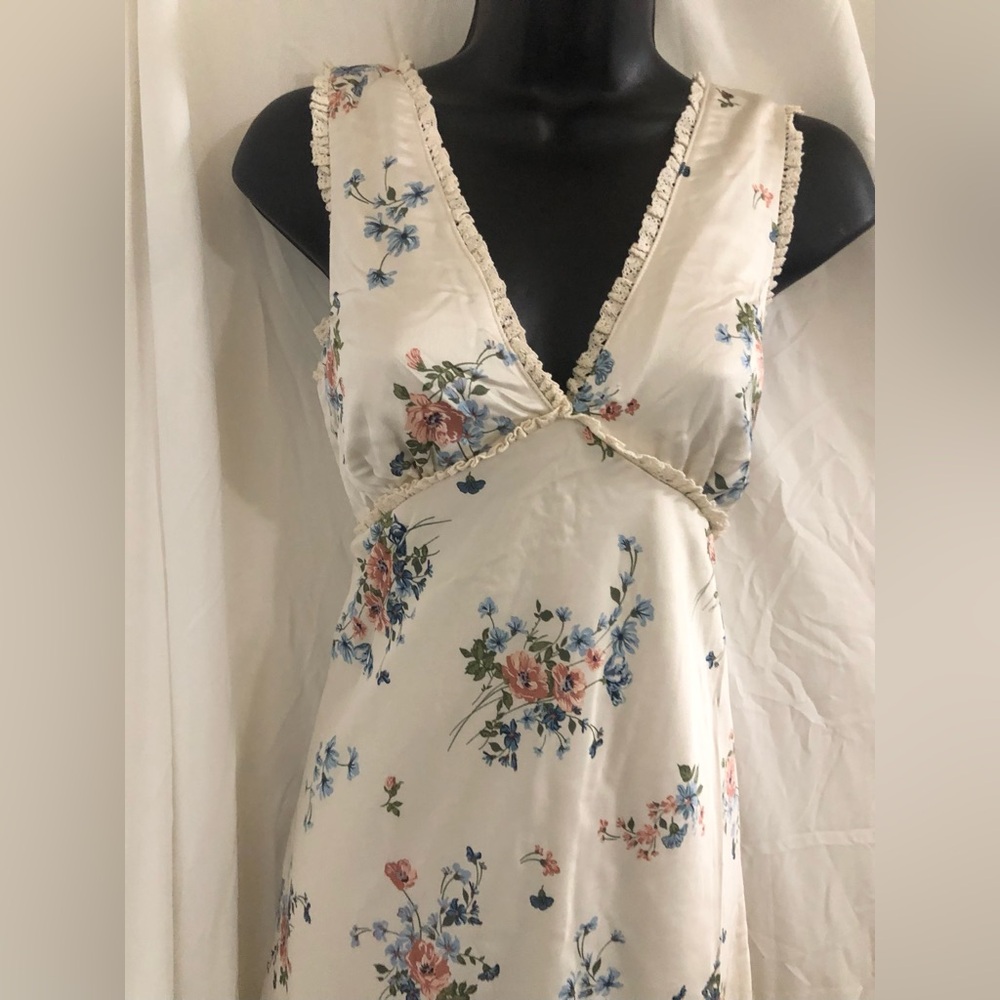 Jessica Simpson cream ditsy floral satin effect maxi dress size medium brand new - Picture 2 of 16